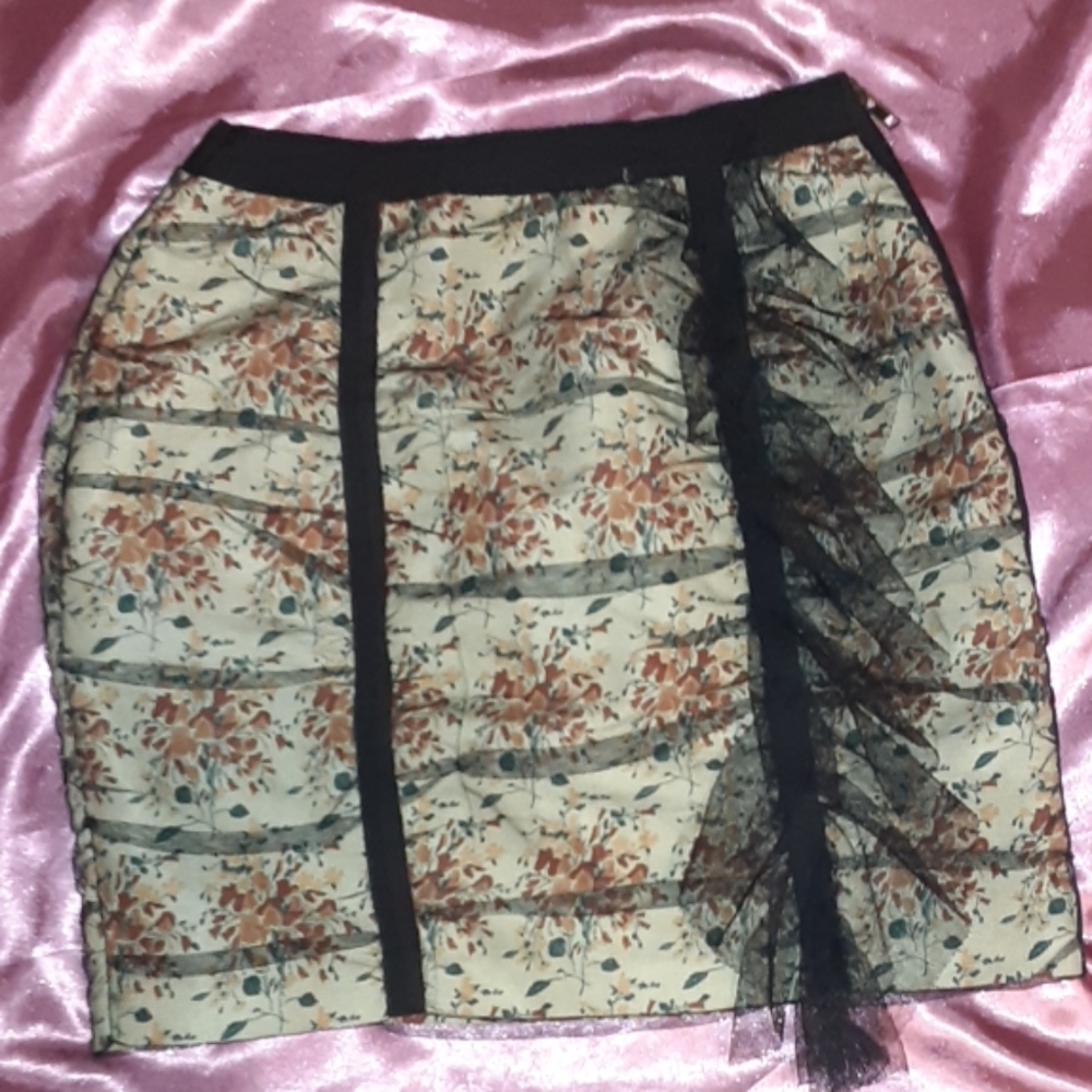 Pale yellow and mesh mini skirt